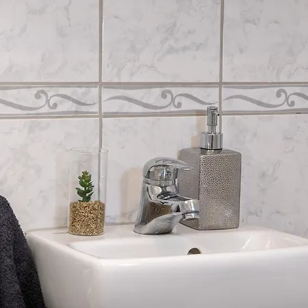 Cozy By Dohany Synagogue *